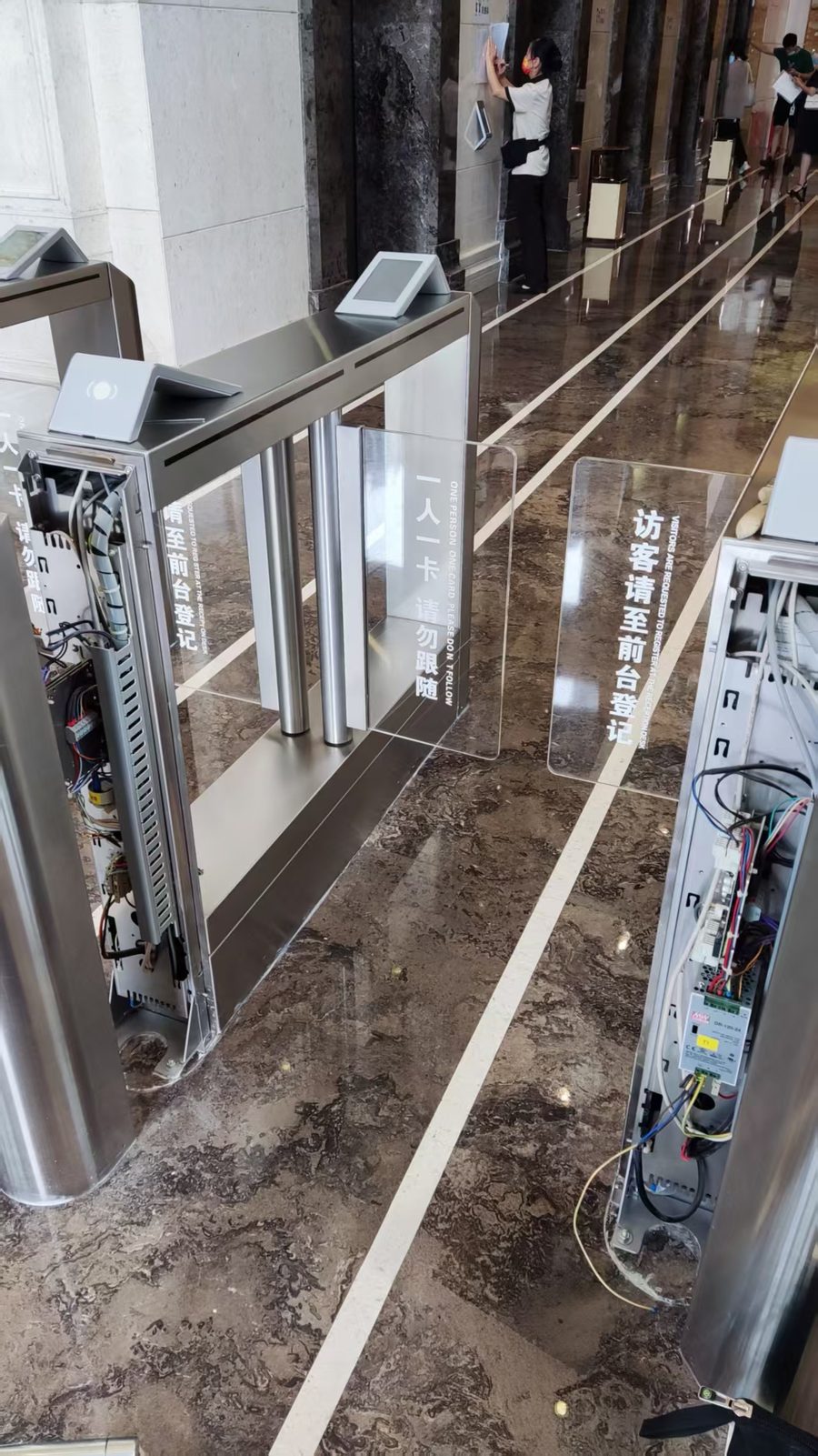 速通门开盖检修与线路整理